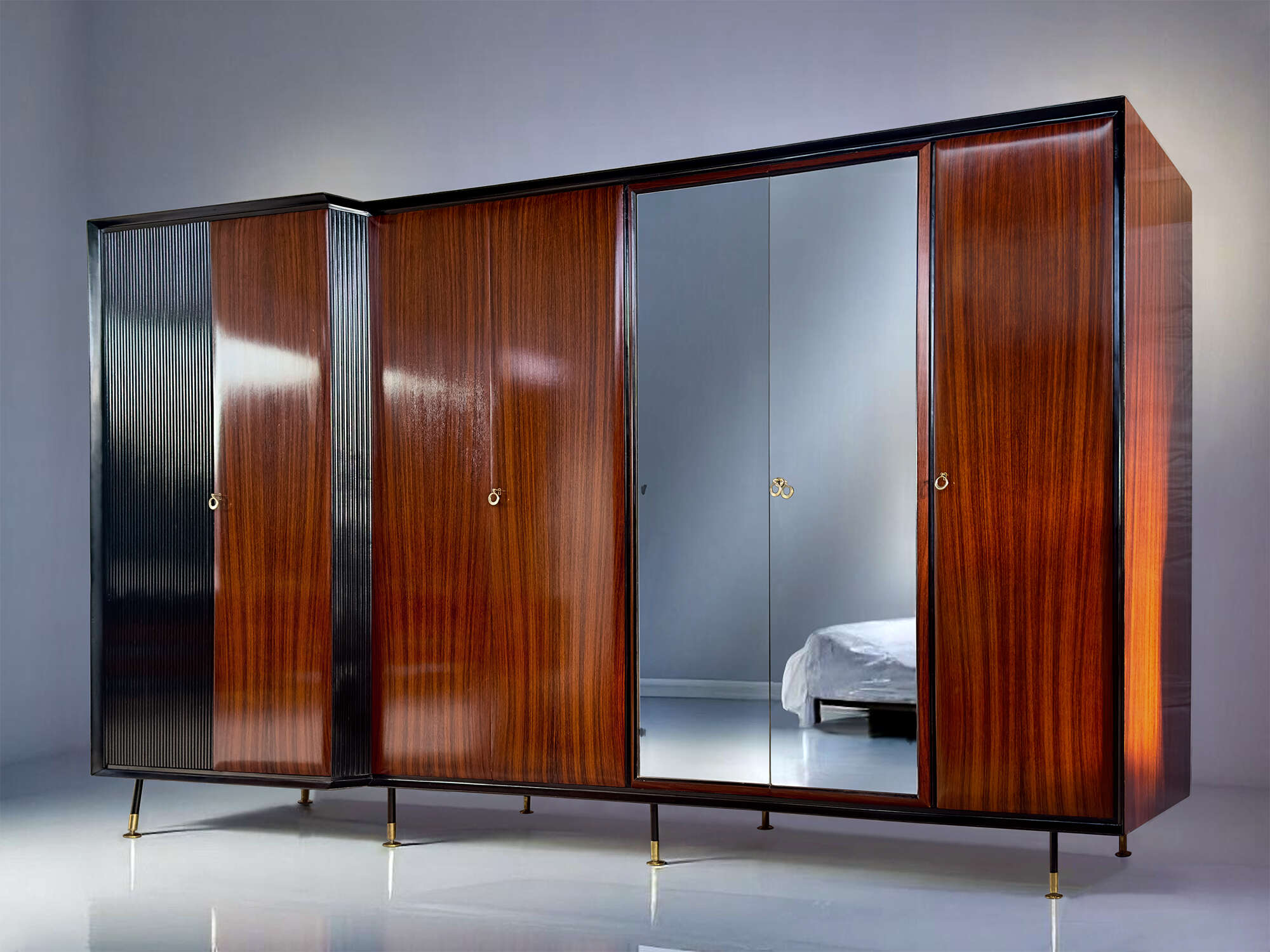 Armadio italiano in teak a 7 ante di Vittorio Dassi, anni '50